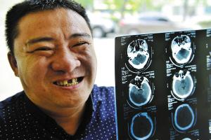 新疆伊犁一人大代表被上门追债 3拳打掉对方门牙