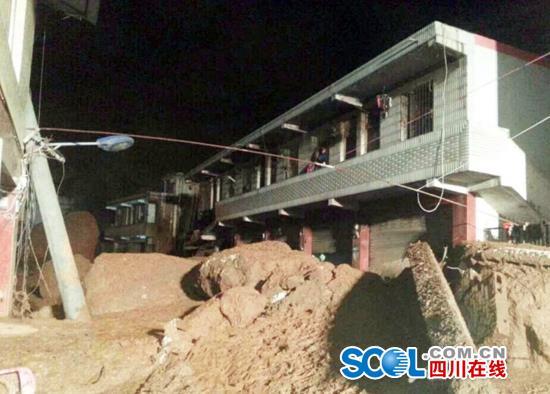 四川雷波发生泥石流 致4人失踪4人遇难(图)