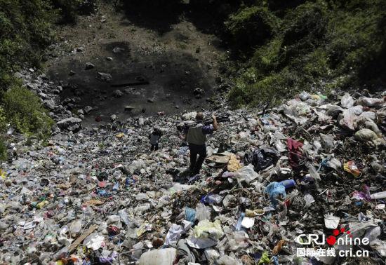 墨西哥垃圾场内发现疑似失踪学生尸体残骸