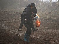 贫穷姐弟共用一双雨鞋
