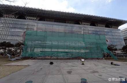 国开行牌坊被拆 工人:大领导称“太显眼”