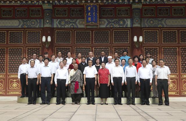 李克强:进一步营造尊师重教社会氛围