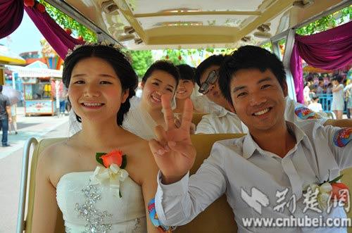 �人��Ϧ��12�����¾ٰ조��ɽ��������(ͼ)