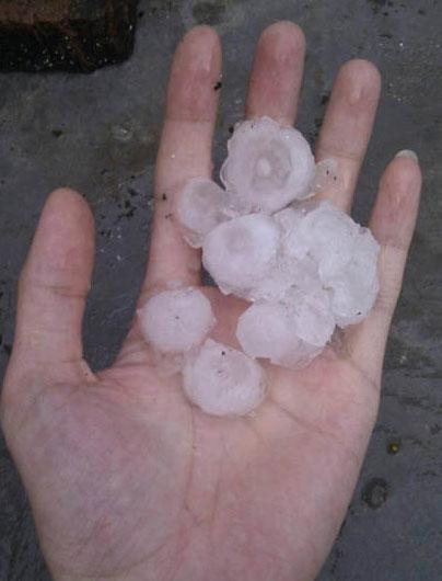 广东今晨多地下冰雹 雷电暴雨横行(图)