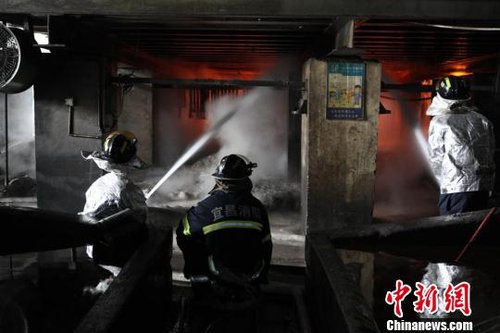 湖北枝江一企业百吨玻璃熔浆泄漏 未致人员伤亡(图)