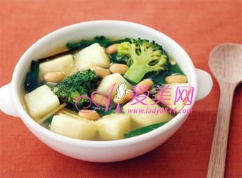 饮食瘦身:一周4天替代晚餐 喝汤缓解肥胖问题