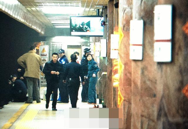 北京地铁国贸站一男子坠站台身亡 部分列车晚点