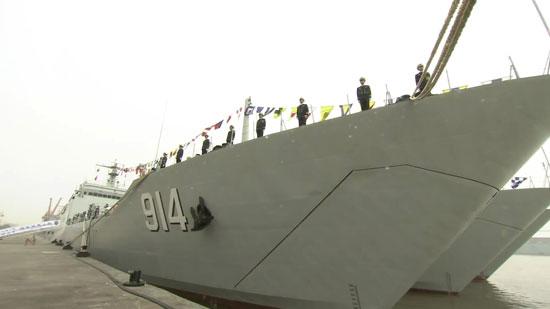 海军三艘新型两栖坦克登陆舰同时入列