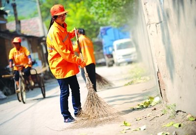 江苏女大学生当清洁工挣钱&nbsp;梦想拥有钢琴(图)