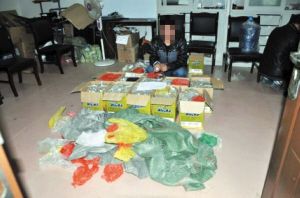 警方已追缴被盗中奖瓶盖3万余枚供图