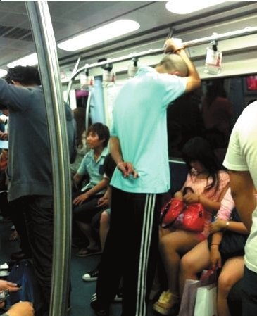 Ӣ�����ӱ�����ͷ����Ů������������ֻ��Χ��