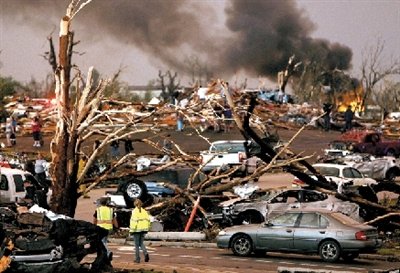 美国7个州连遭龙卷风袭击 乔普林市116人死亡