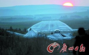 伊春空难追踪:残疾保洁员烈火中拽出7人(图)