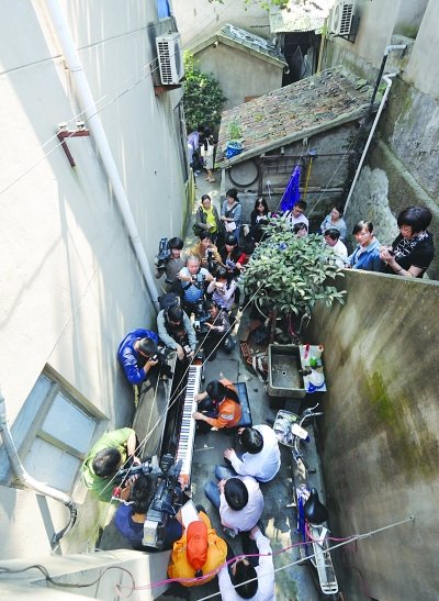 江苏女大学生当清洁工挣钱&nbsp;梦想拥有钢琴(图)