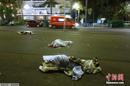 尼斯撞人卡车上发现身份证 所有者系尼斯当地人