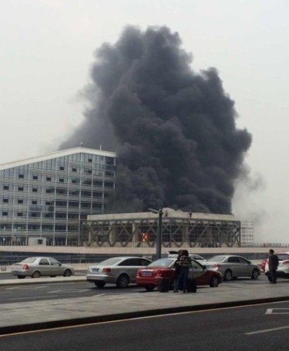 深圳机场新航站楼附近在建工地着火 无人受伤