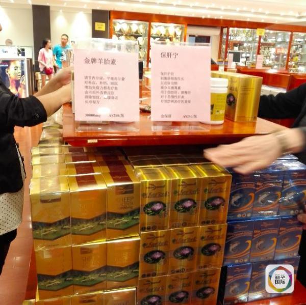 媒体暗访澳洲黑免税店：标价高于市场 打折宰客