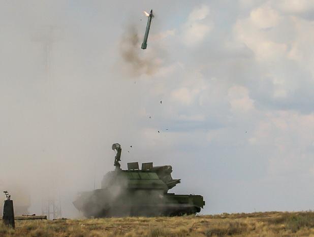 俄西部军区展开最大防空演习 导弹倾巢出动