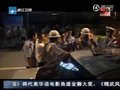 视频：男子酒驾拒检 聚众暴打交警