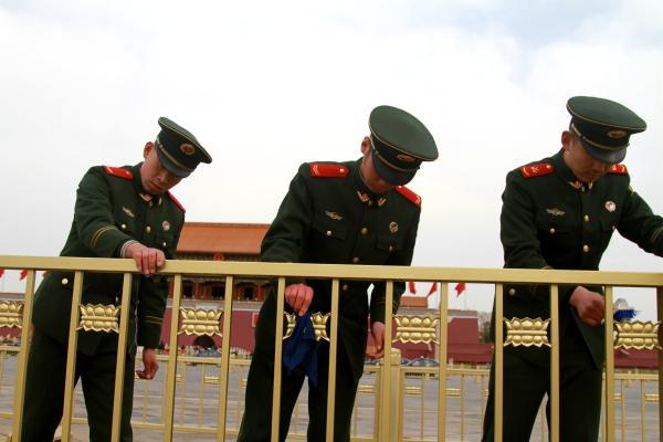 国防部回应为何要 停止军队 对外 有偿服务 _新闻