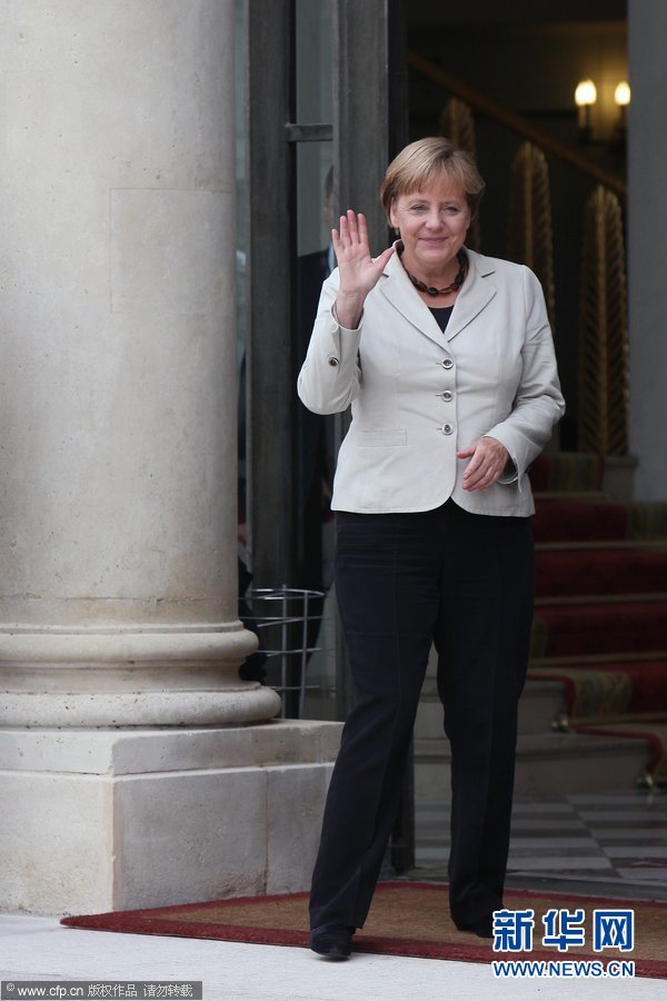 组图:<em>德国女总理</em>默克尔的百色同款西服秀 新