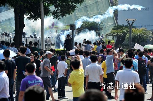 深圳反日游行:市委大院及西武百货受冲击(图)