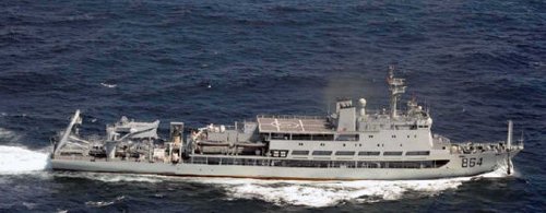 港媒:中国7艘军舰过冲绳 潜艇支援舰最具意义