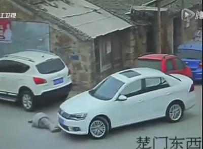 要不要扶老人真是世纪难题!
