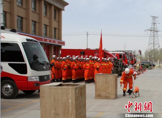 新疆喀什消防地震救援队集结做好救援准备