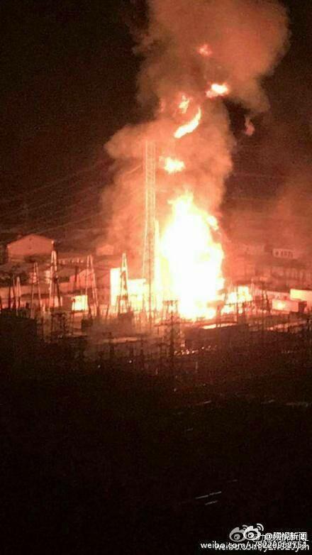 西安一变电站深夜爆炸火光冲天 火情已被控制