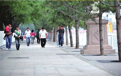 天安门广场周边设18处临厕 喷特殊涂料防污渍