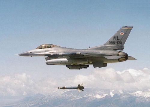 美F-16战机通过极限疲劳测试 理论上可服役92年
