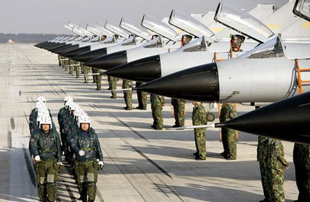 西北空军某基地总工程师:又见到习主席很激动(1)