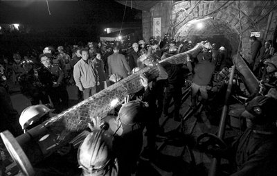 四川威远透水事故29名矿工获救 救援创造奇迹