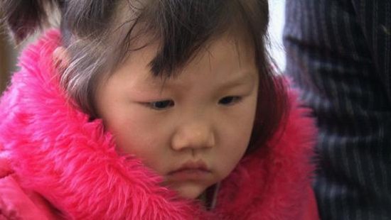 柴静调查贵溪校车翻坠事件:无法到达的校车_新