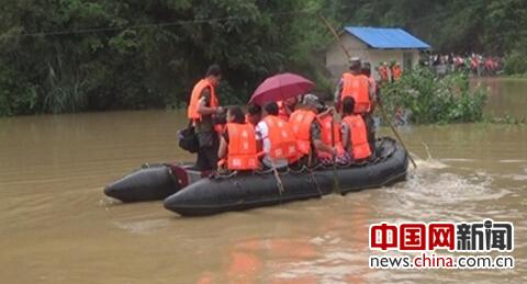 湖南山洪暴发11人被困 数十分钟洪水上涨30厘米