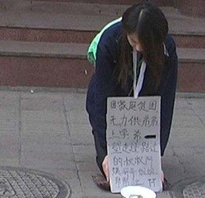 <em>美女</em>乞丐<em>人体模特</em>博客乞讨 为出名不择手段的