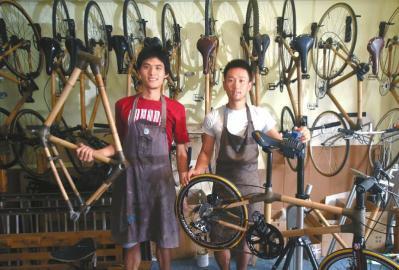 四川小伙用竹子造出自行车 一路骑行去拉萨