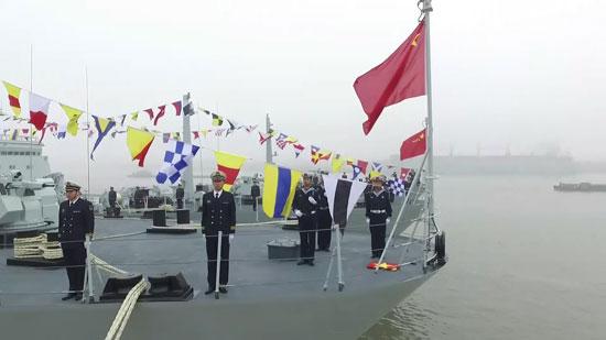 海军三艘新型两栖坦克登陆舰同时入列