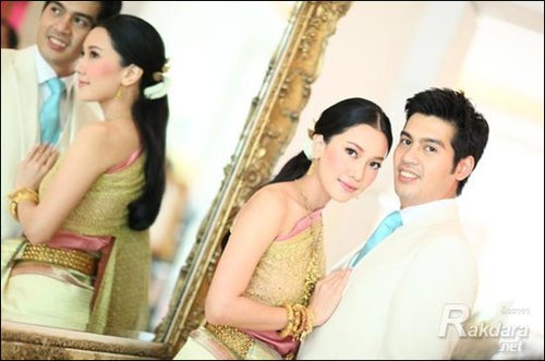 组图:泰国第一美女noon订婚