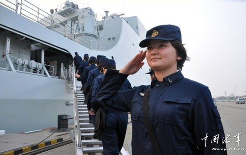 北京市2400余名应征入伍女青年中大学生占98