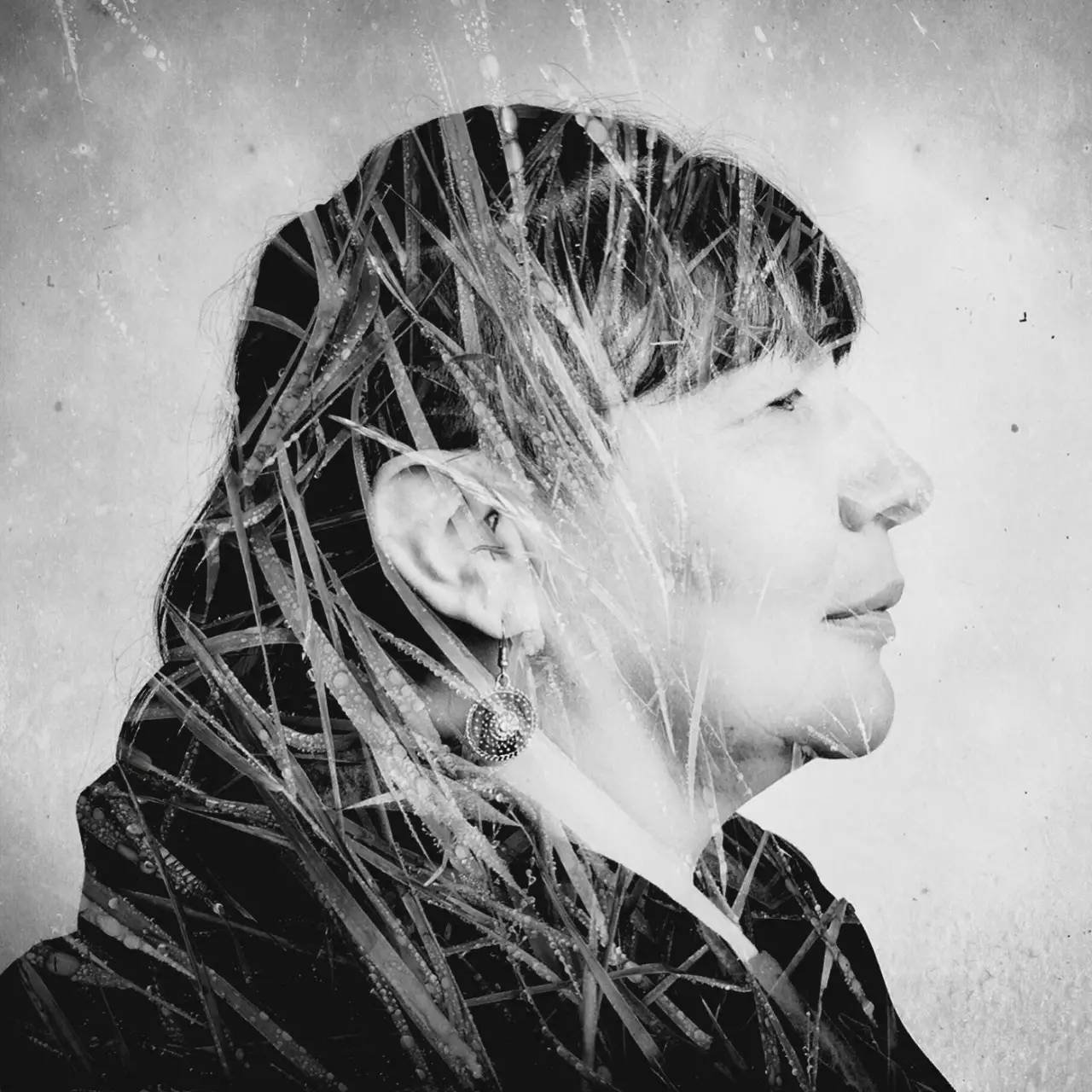 Deedee Lerat,1967-1970年就读于Marieval寄宿学校。“八岁的时候,摩门教席卷了萨斯喀彻温省,我被带出寄宿学校,在摩门教的寄宿家庭里呆了五年。那些人常说我会下地狱,所以到现在,我都很害怕上帝。” Deedee Lerat,1967-1970年就读于Marieval寄宿学校。“八岁的时候,摩门教席卷了萨斯喀彻温省,我被带出寄宿学校,在摩门教的寄宿家庭里呆了五年。那些人常说我会下地狱,所以到现在,我都很害怕上帝。”
