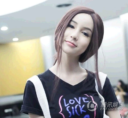 两会美女翻译魔鬼训练 泰国变性演员颜值爆表