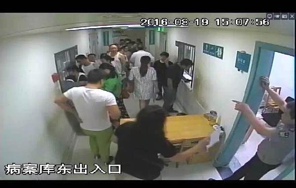 医院被罚十万连发四问 质疑法院处罚“太任性”