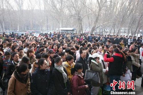 南航新疆空乘招聘开幕千余人争相应聘(图)