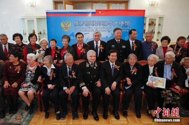 俄向中国老兵颁卫国战争奖章 多人俄语仍流利