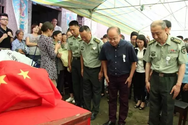 扫雷英雄程俊辉魂归故里 长寿父老乡亲迎接回家