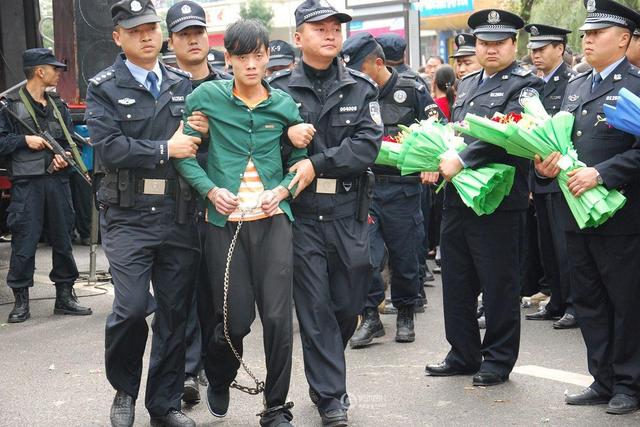 贵州遵义白骨案告破 警方当街开通报会(组图