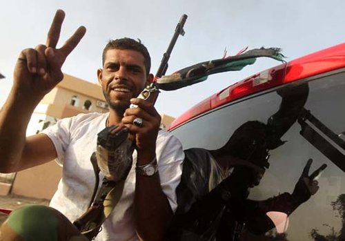 利比亚执政当局武装占领苏尔特多处战略要地