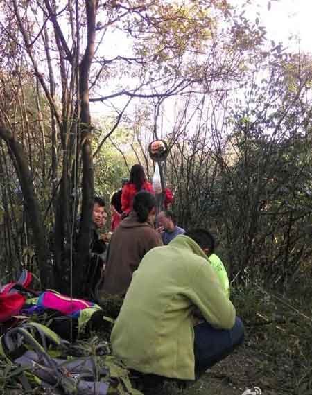 湖北失联驴友遇难案中案：遭电网电击后移尸天坑